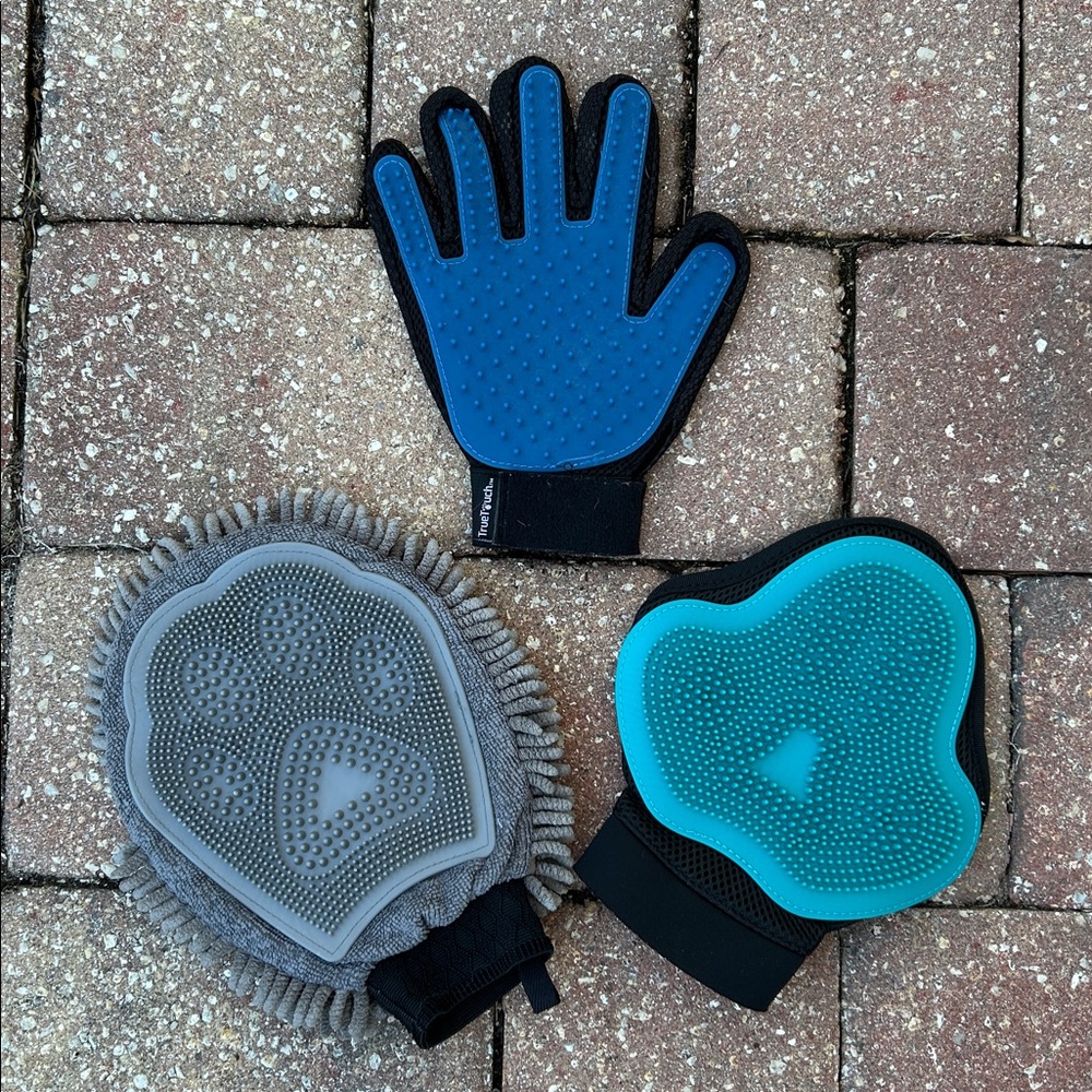 {Bundle} MESSY MUTTS & TRUE TOUCH Pet Grooming Wash Gloves/Mitts